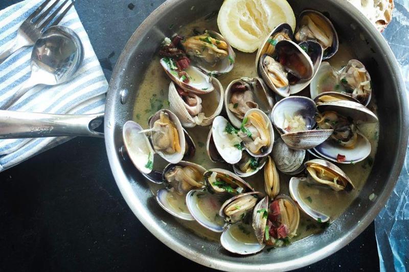 Spaghetti vongole e zafferano